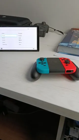 Nintendo Switch OLED Azul/Rojo (protector puesto)