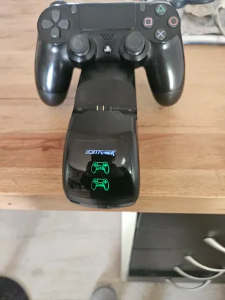 PS4 1TB + 2 Mandos + Cargador + 6 Juegos