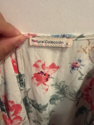 Vestido floral blanco y rojo