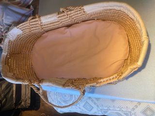 Moisés antiguo mimbre natural