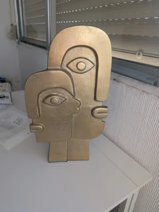 Escultura Rostros Abstractos Dorados