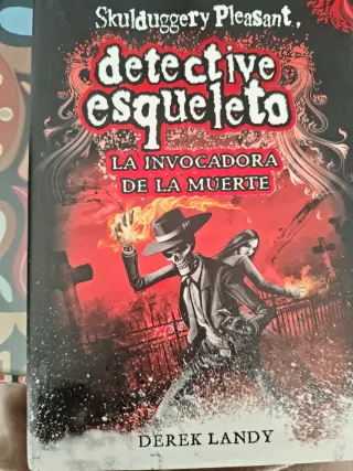 Detective Esqueleto: La invocadora de la muerte...