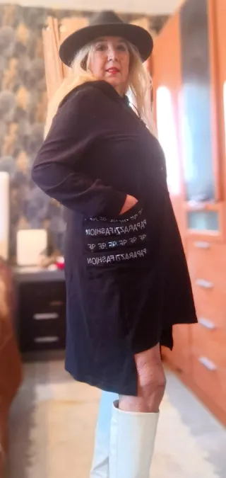 Vestido paparazzi negro con capucha