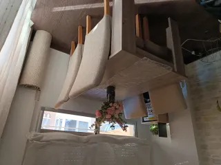 Sillas de comedor de tela y madera