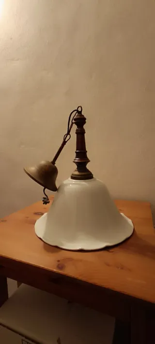 Lámpara de mesa vintage madera y metal