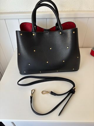 Bolso Negro Sferas con Tachuelas Doradas