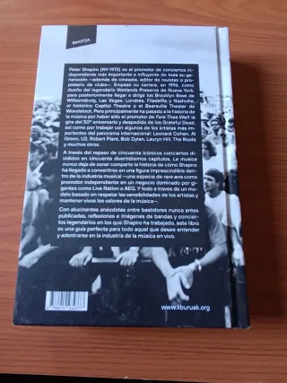 LA MÚSICA NUNCA DEJA DE SONAR