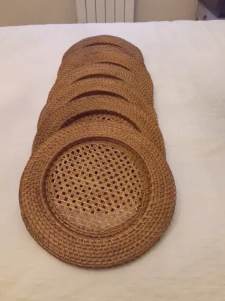 Bajoplatos de ratán natural