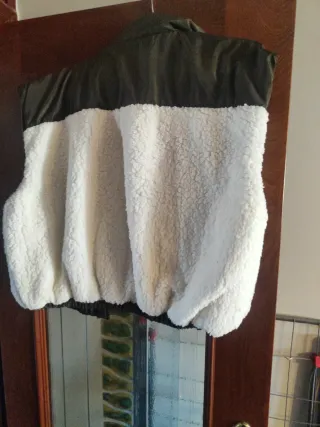 Chaleco Boohoo verde y blanco