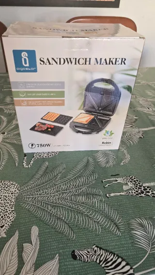 Sandwichera Aigostar Nueva