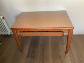 Mesa extensible de madera maciza con cristal