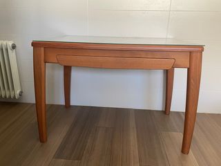 Mesa extensible de madera maciza con cristal