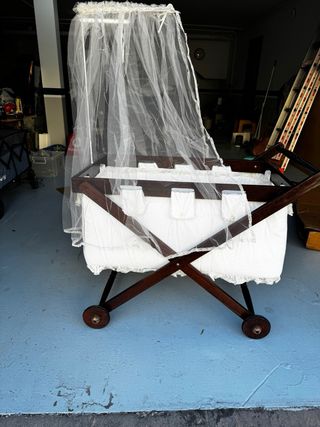 Preciosa mini cuna de madera para bebé. NO ENVIO