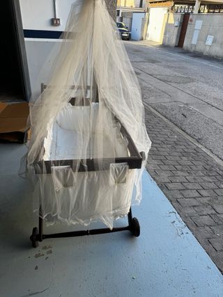 Preciosa mini cuna de madera para bebé. NO ENVIO