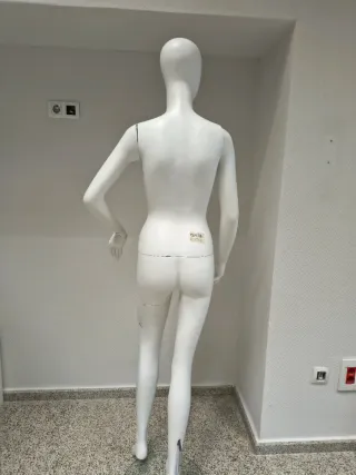 Maniquí cuerpo entero con cabeza