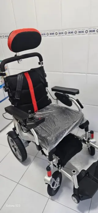 Silla de ruedas eléctrica plegable