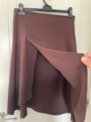 Falda Bershka marrón asimétrica