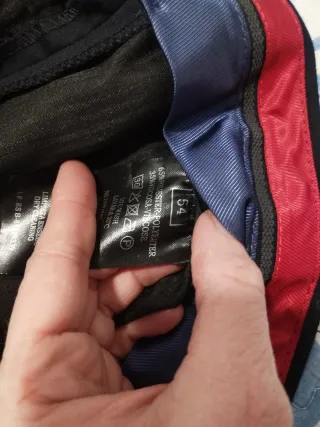 Traje de hombre azul marino oscuro