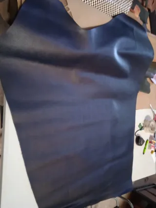 Piel Genuina Azul Marino, 16€.