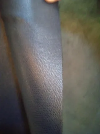 Piel Genuina Azul Marino, 16€.