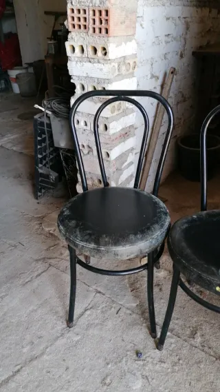 3 Sillas Vintage Negras, proyecto sin terminar