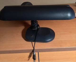 Lámpara de mesa flexo azul y negro