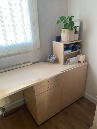 Escritorio de madera+ cajonera + almacenaje aux
