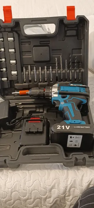 Taladro 21V con 2 Baterías, Cargador y Maleta