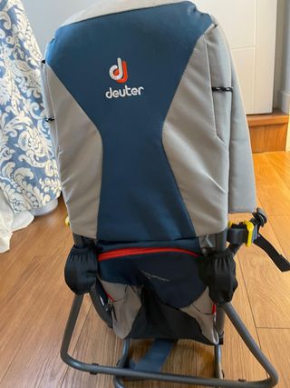 Mochila porta bebé Deuter Kid Comfort II senderism