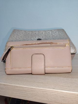 Bolso y cartera Guess beige y dorados