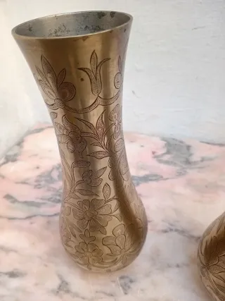 2 Floreros Metálicos Dorados Decorados