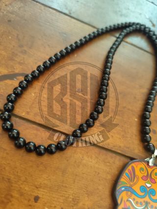 Collana con ciondolo teschio arancione