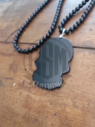 Collana con ciondolo teschio arancione