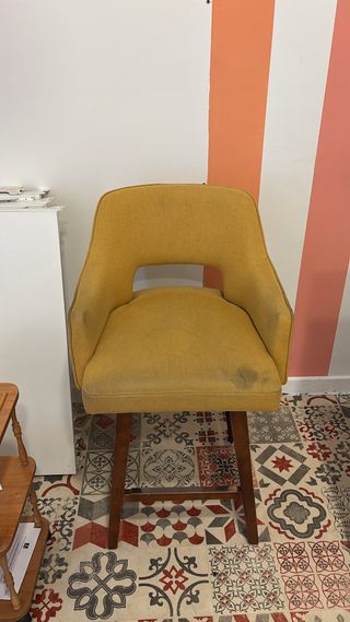 Taburete de bar con asiento giratorio