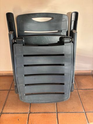 Tumbona de plástico verde