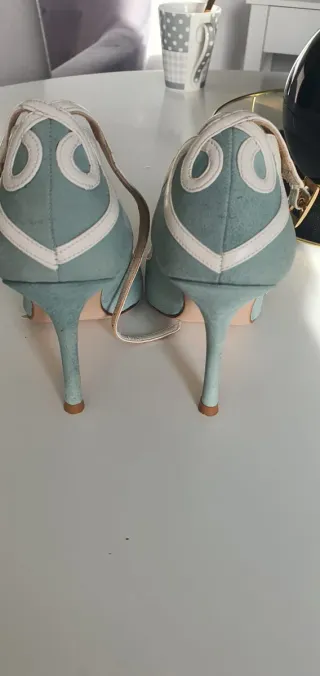 Zapatos Charlotte Mills Tacon Azul y Blanco