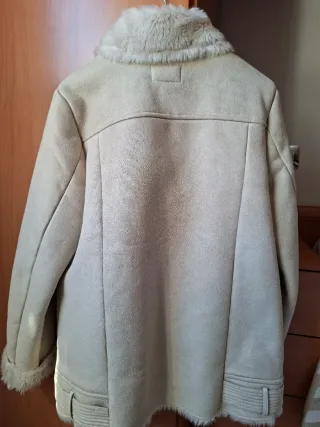 Chaqueta pelo corto Stradivarius