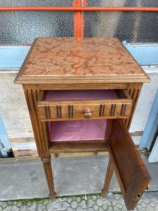 Mesilla de noche de madera