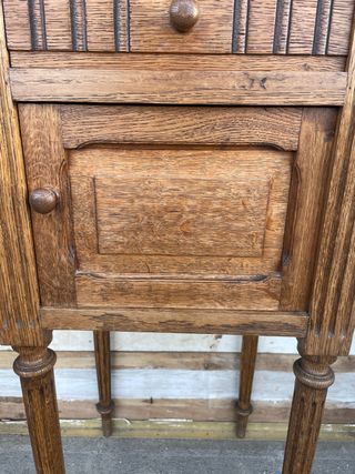 Mesilla de noche de madera