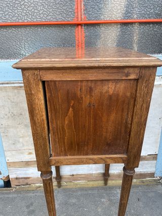 Mesilla de noche de madera