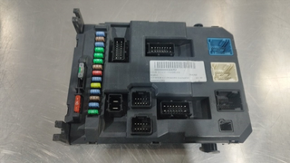 CAJA RELES / FUSIBLES CITROEN C3 PICASSO 9HP 9666