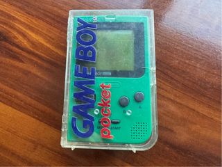 Game Boy Pocket verde con caja metacrilato