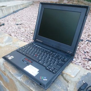 IBM Thinkpad A22n Portátil Retro Pentium 3