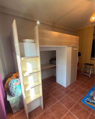 Litera con escritorio