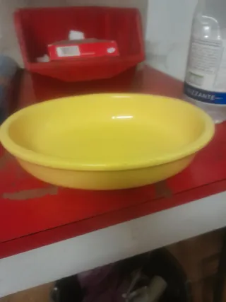 Vassoio giallo in ceramica