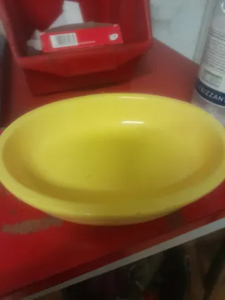 Vassoio giallo in ceramica