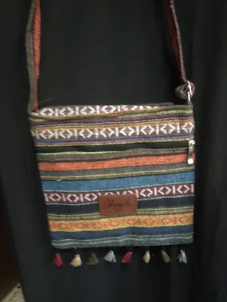 Bolsa de tela con flecos
