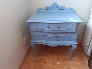 Mesilla de noche azul vintage