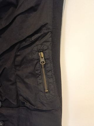 Vestido militar negro con cremalleras