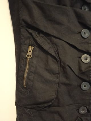 Vestido militar negro con cremalleras